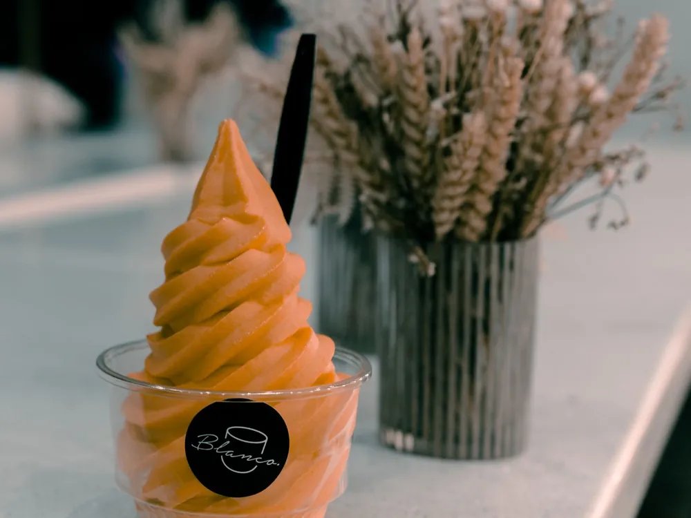 Une glace à l'italienne dans son cornet.